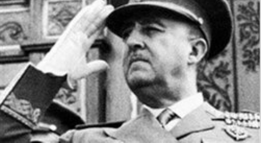 Franco concentra el poder entre los sublevados: es designado generalísimo y jefe del gobierno del Estado.