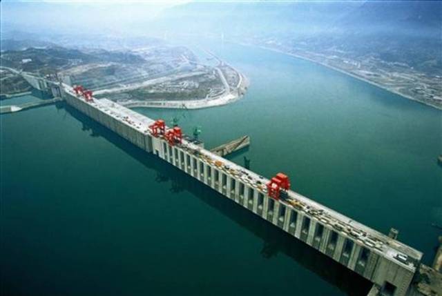 Three gorges dam construction beings