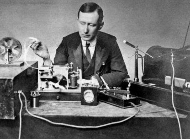 Primera transmisión de radio en Argentina