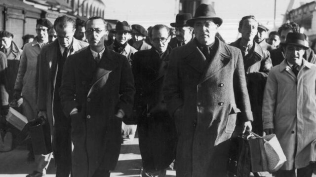 El coronel Casado derriba el Gobierno de Negrín y se dispone a negociar el fin de una guerra que ya estaba perdida.