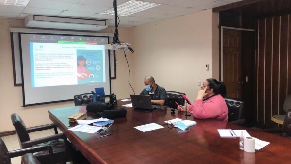 instauración de "Centros de capacitación en lactancia materna"