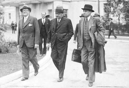 Juan Negrín da a conocer sus “Trece puntos para la victoria”.