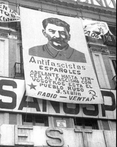 La URSS envía sus primeros equipos de ayuda a los republicanos.
