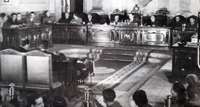 Se crean en Madrid los tribunales populares.