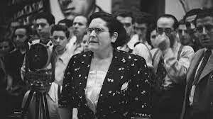 Largo caballero da entrada en el gobierno a miembros de la CNT como ministros. Federica Montseny, anarquista, primera mujer ministra en la Historia de España.