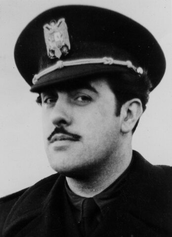 Se forma un gobierno 'más azul' con José Antonio Girón de Velasco como Ministro de Trabajo