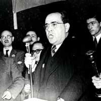 El socialista Juan Negrín sustituye a Largo Caballero al frente del gobierno republicano