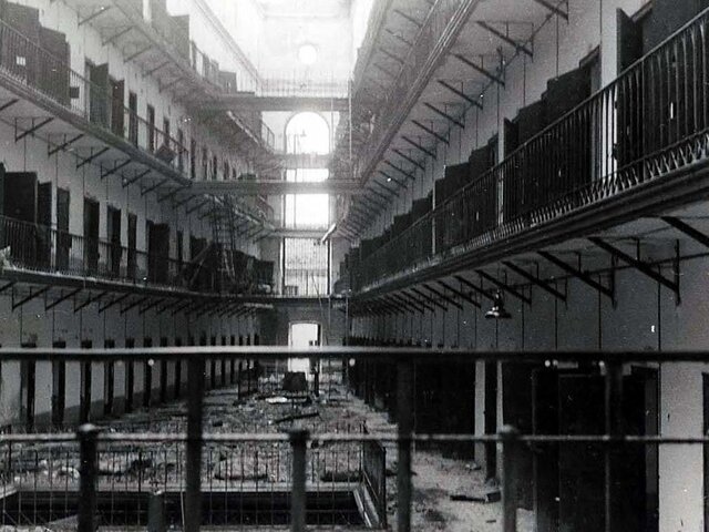 En la cárcel Modelo de Madrid son asesinados Melquíades Alvarez, Ruiz de Alda, Fernando Primo de Rivera entre otros. Se crean en Madrid los tribunales populares.