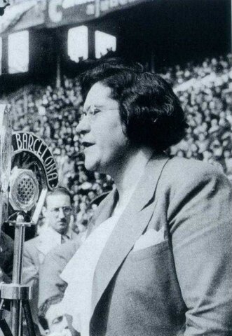 Largo caballero da entrada en el gobierno a miembros de la CNT como ministros. Federica Montseny, anarquista, primera mujer ministra en la Historia de España.