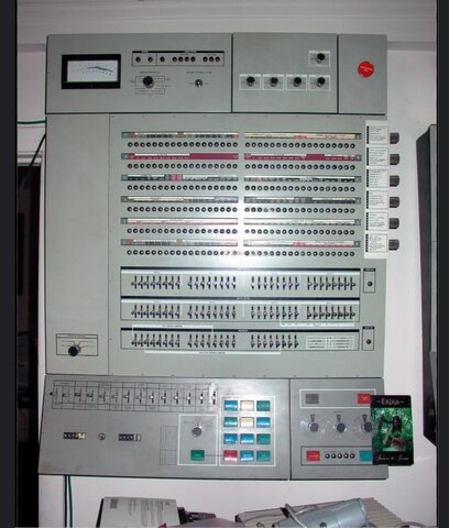 Se lanza al mercado la IBM 360