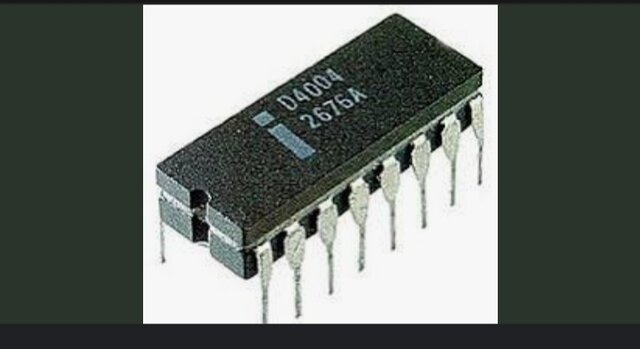 4004, el microprocesador que almacenaba en si lo que antes entraba en una habitación entera