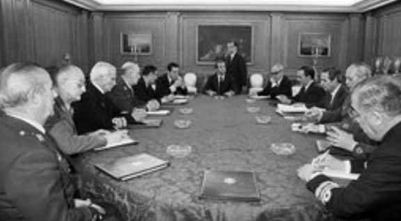 Se forma en Burgos la Junta de Defensa Nacional presidida por Cabanellas.