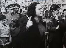 Largo caballero da entrada en el gobierno a miembros de la CNT como ministros. Federica Montseny, anarquista, primera mujer ministra en la Historia de España.