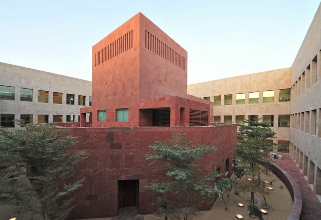 ESCUELA DE DIPLOMACIA DE LA UNIVERSIDAD DE GEORGETOWN, UHBK