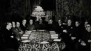 Se forma en Burgos la Junta de Defensa Nacional presidida por Cabanellas.