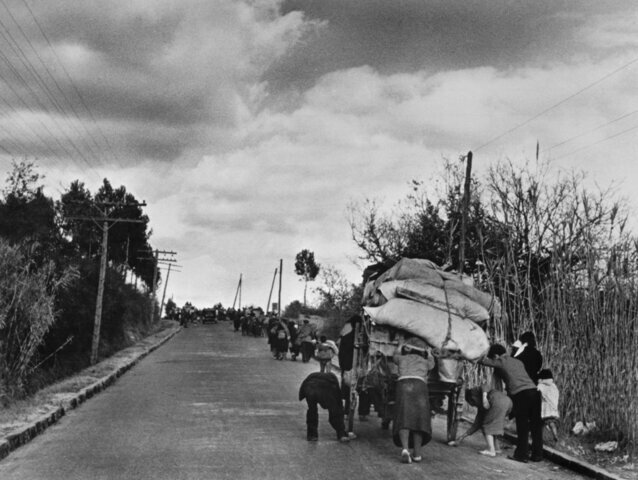 Las tropas franquistas lanzan una ofensiva contra Cataluña.
