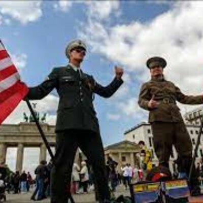 Timeline: La Guerra Fría y la política de bloques.