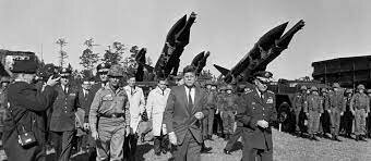 EEUU y la URSS despliegan misiles balísticos