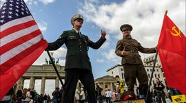 Timeline: La Guerra Fría y la política de bloques.