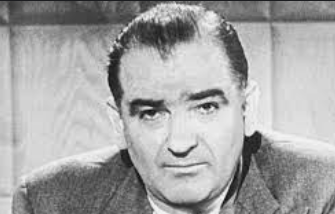 Caza de brujas por el senador Mc Carthy en EEUU.