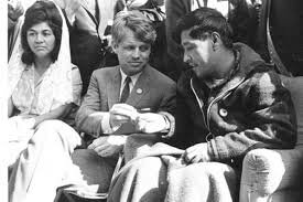 Chavez boycotts lettuce farmers