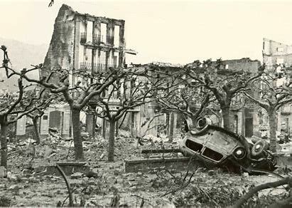 La ciudad vasca de Guernica sufre un brutal bombardeo el día 26 a cargo de la Legión Cóndor.