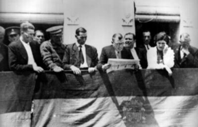 Juan Negrín da a conocer sus “Trece puntos para la victoria”.