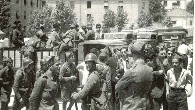 García Lorca es fusilado por los sublevados en Víznar (Granada).