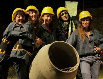 Se prohíbe a las mujeres inscribirse como obreras en las oficinas de colocación.