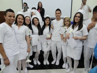 Me graduó como auxiliar de enfermeria