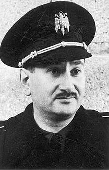 Dimisión de arresto tras el fracaso de su proyecto constitucional