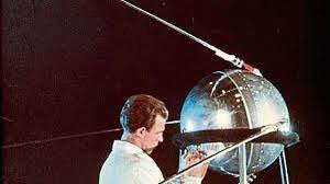 La URSS pone en órbita el Sputnik