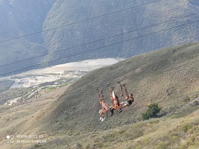 De vacances a Colòmbia llançant-me per una tirolina.