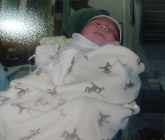 El dia que vaig néixer i em van lliurar a la meva mare.