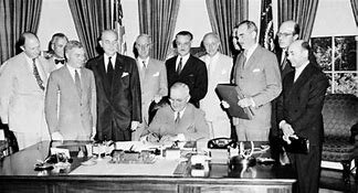 Creación de la OTAN por el Tratado de Washington