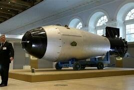 La URSS desarrolla una bomba atómica más potente