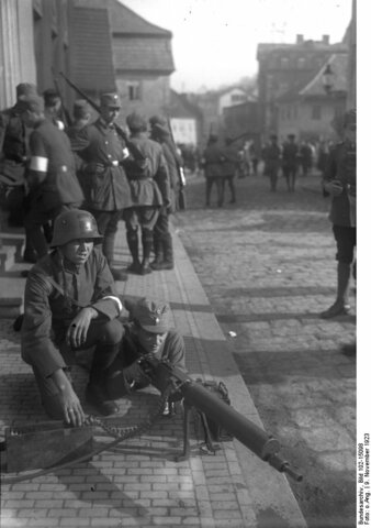 Hitler prepara un golpe de estado fallido