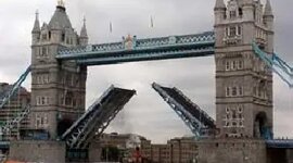 Timeline: historia de los puentes levadizos