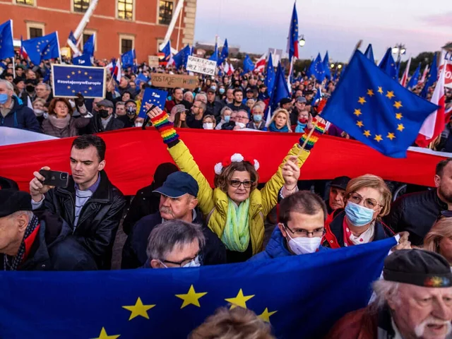 Poland Turns to Democracy