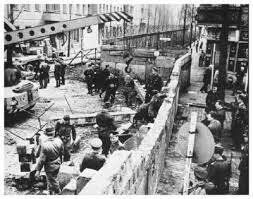 Construction of the Berlin Wall begins
