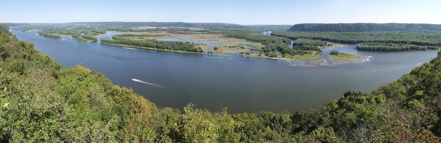 Sieur de la Salle claims Mississippi Valley for France