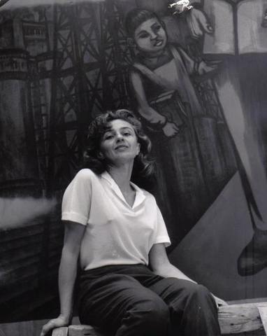 Se muda con su familia a París, Francia