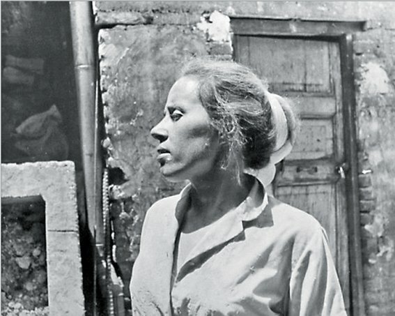 Se va a vivir a Rusia con su madre y hermana.