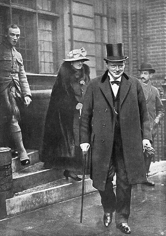 Churchill returned to the government as Minister of Munitions