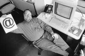 Año en el que Ray Tomlinson envía el primer email. El destinatario fue él mismo.