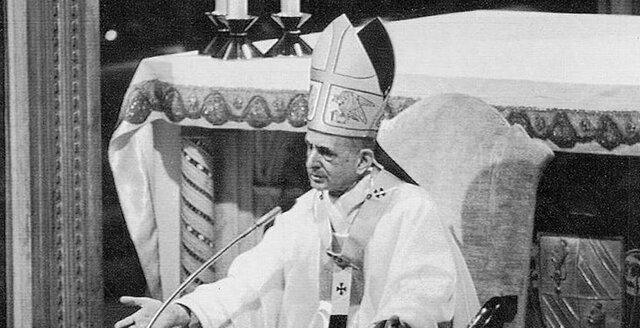 Se reúne con el papa Pablo VI en el Vaticano