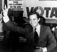 Comença la transició democràtica 1975