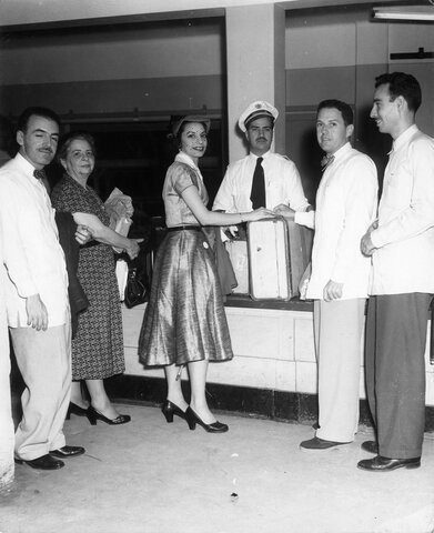 Es nombrado representante del Ballet Alicia Alonso, en su gira por América Latina.