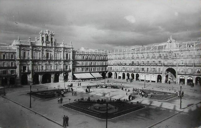 Proclamación militar en la plaza
