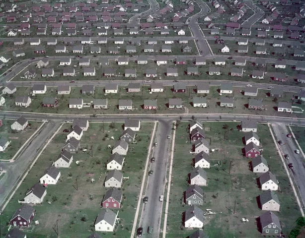 Levittowns (suburbs)
